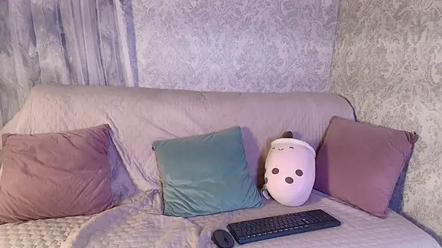 Nia  S online show from January 15, 2026, 12:08 pm