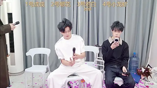 Snapshot of QYBOYS_001 chatting on December 21, 2025, 12:18 pm QYBOYS 001 online show from December 21, 2025, 12:18 pm