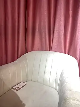 petite tatis online show from December 18, 2025, 8:01 pm