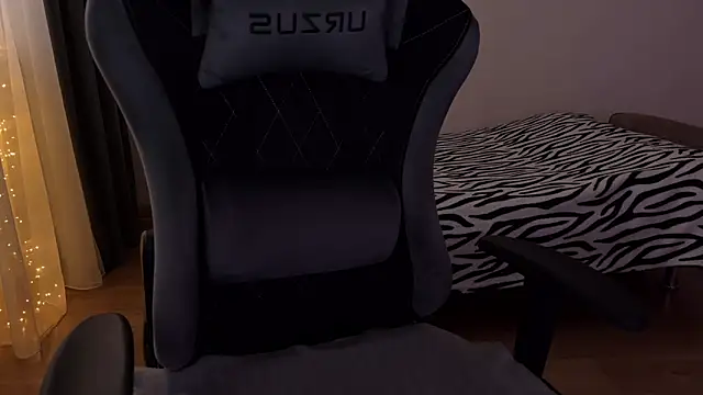 Snapshot of Sweets_9 chatting on February 10, 2026, 3:38 am Sweets 9 online show from February 10, 2026, 3:38 am