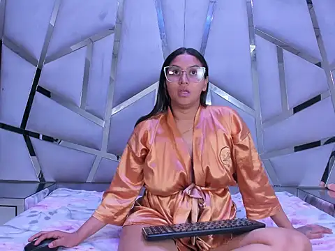 LunaaRousee online show from January 11, 2026, 8:49 pm