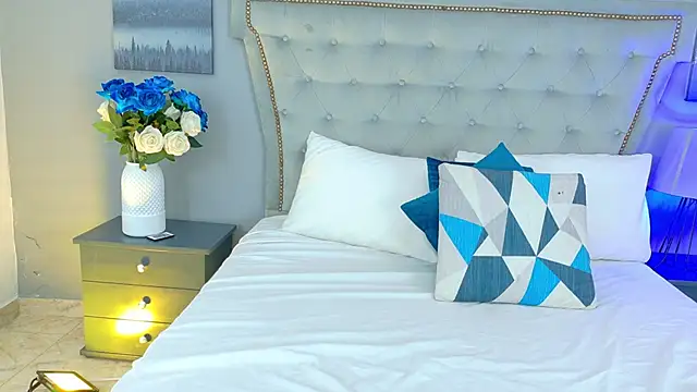 AnnieLeigt online show from March 4, 2026, 12:24 pm