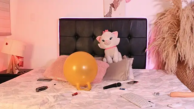 Snapshot of AllyBloom chatting on December 16, 2025, 12:26 am AllyBloom online show from December 16, 2025, 12:26 am