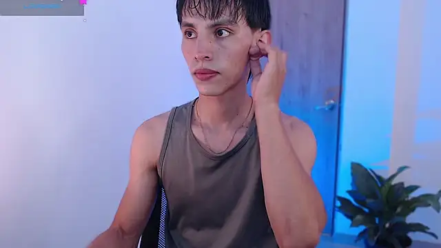 andrew courtzz online show from June 4, 2026, 8:24 pm