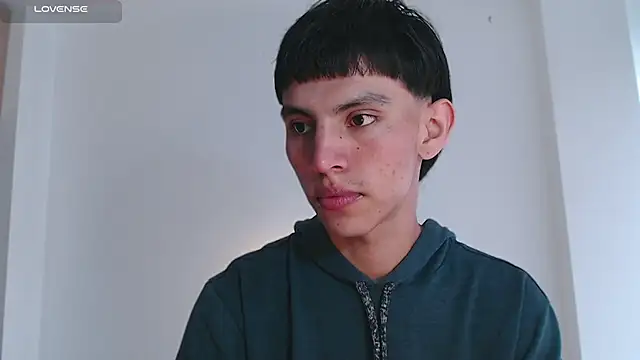 andrew courtzz online show from December 19, 2025, 7:27 pm