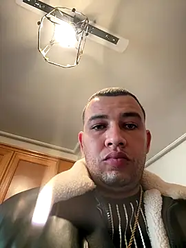 Snapshot of doble_19 chatting on December 4, 2025, 1:54 pm doble 19 online show from December 4, 2025, 1:54 pm