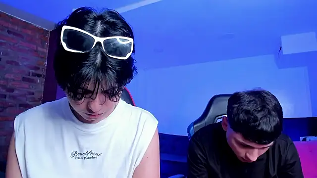 HotThreesoome online show from March 11, 2026, 12:21 pm