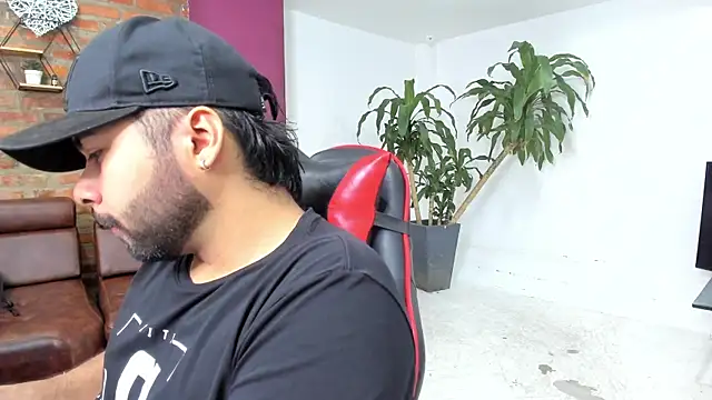 HotThreesoome online show from January 17, 2026, 1:04 pm