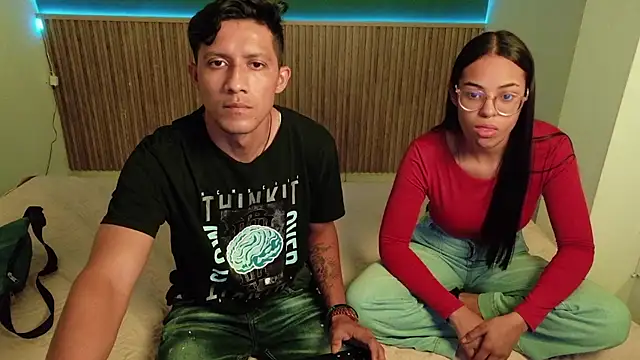 Violet and Dylan online show from December 15, 2025, 12:11 pm