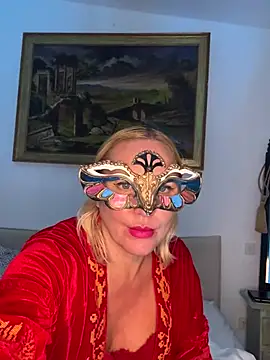  DaLiDa  online show from December 14, 2025, 11:10 pm