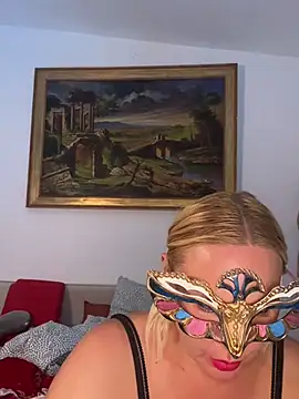  DaLiDa  online show from December 13, 2025, 8:04 pm