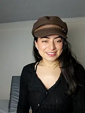 saasha Petit online show from March 3, 2026, 10:33 am