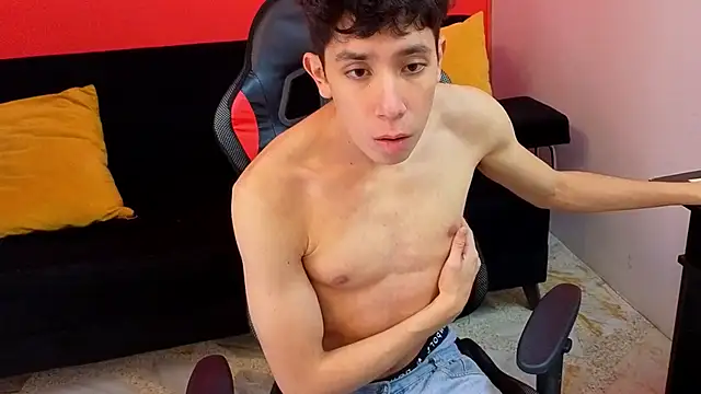 Neo Twink online show from March 4, 2026, 7:10 pm