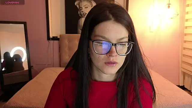 Sara valderrama  online show from April 7, 2026, 12:40 pm