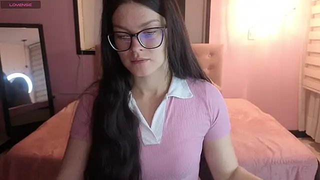 Sara valderrama  online show from June 2, 2026, 1:00 pm