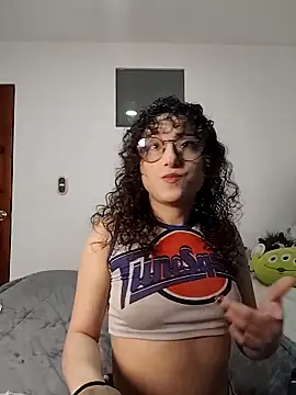 Snapshot of little__ammy chatting on February 5, 2026, 2:07 am little ammy online show from February 5, 2026, 2:07 am