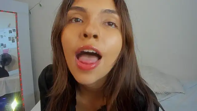 litle slut online show from February 19, 2026, 5:37 am