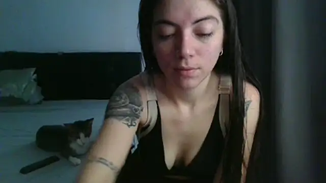 Ceciihot online show from March 18, 2026, 3:24 pm