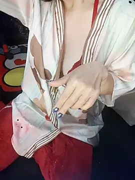 Snapshot of Alone_nothing chatting on December 17, 2025, 10:48 pm Alone nothing online show from December 17, 2025, 10:48 pm