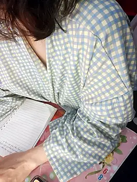 Snapshot of Alone_nothing chatting on January 8, 2026, 2:23 pm Alone nothing online show from January 8, 2026, 2:23 pm