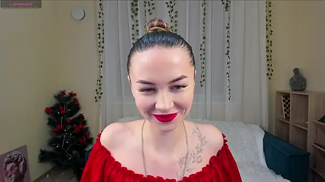 Snapshot of LunaCurly_ chatting on January 9, 2026, 12:23 pm LunaCurly online show from January 9, 2026, 12:23 pm