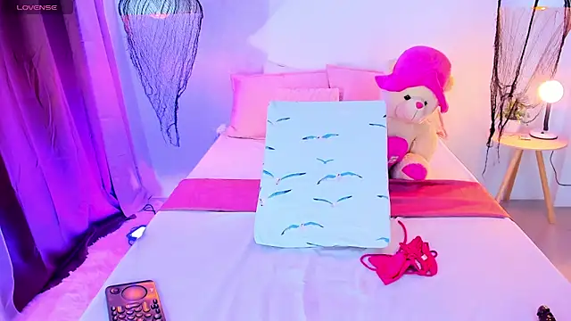  Xynara owo online show from December 16, 2025, 11:53 pm