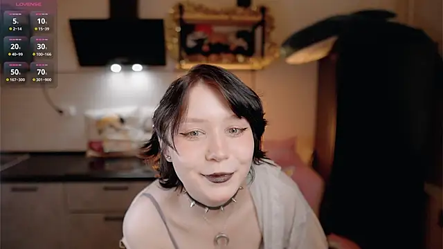 Snapshot of Nickari chatting on May 20, 2026, 5:37 am Nickari online show from May 20, 2026, 5:37 am