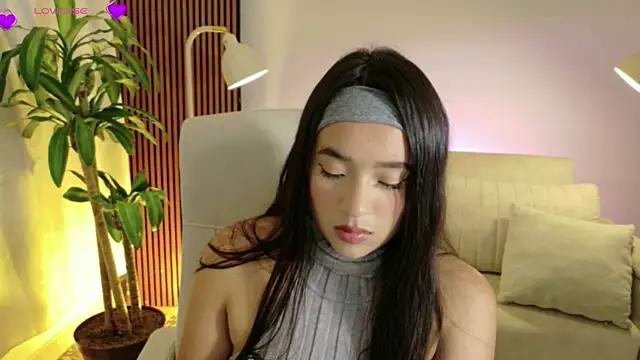 IAM  ZARA online show from April 6, 2026, 8:43 pm