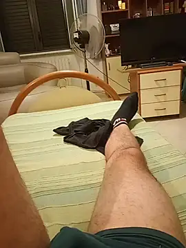 Snapshot of HootedSnow chatting on July 9, 2026, 9:47 pm HootedSnow online show from July 9, 2026, 9:47 pm