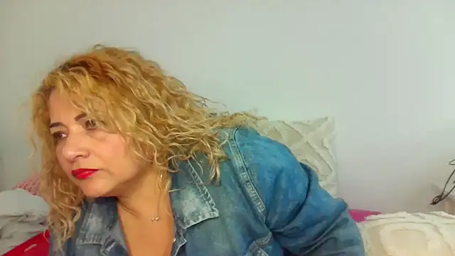 mariajosebarrazaa online show from March 9, 2026, 4:10 pm