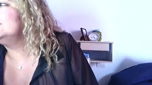 mariajosebarrazaa online show from March 29, 2026, 3:35 pm