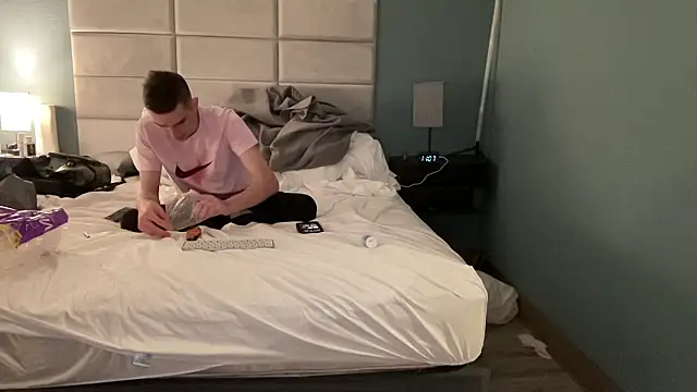 Snapshot of cosmiccloudpig chatting on February 3, 2026, 7:57 am cosmiccloudpig online show from February 3, 2026, 7:57 am