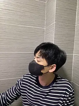 kimze7 online show from April 3, 2026, 3:40 pm