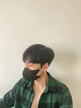 Snapshot of kimze7 chatting on February 2, 2026, 8:13 am kimze7 online show from February 2, 2026, 8:13 am