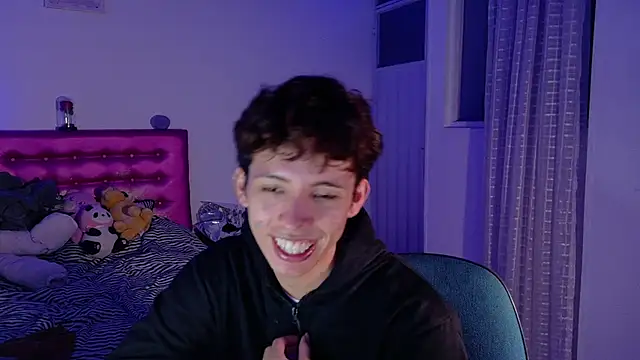 Snapshot of Dani_Dancer chatting on February 27, 2026, 12:33 am Dani Dancer online show from February 27, 2026, 12:33 am