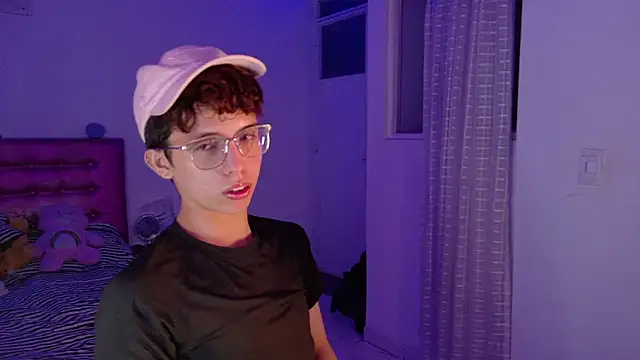 Snapshot of Dani_Dancer chatting on February 25, 2026, 1:50 am Dani Dancer online show from February 25, 2026, 1:50 am