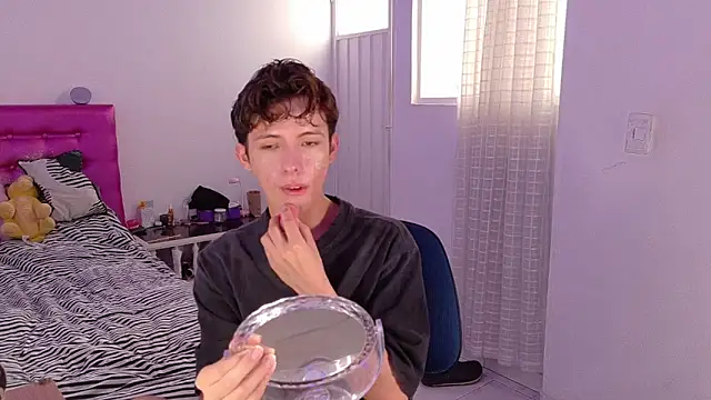 Snapshot of Dani_Dancer chatting on February 27, 2026, 7:03 pm Dani Dancer online show from February 27, 2026, 7:03 pm