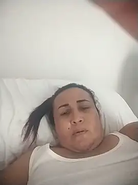 Nini Love  online show from May 31, 2026, 5:51 pm