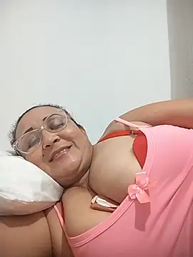 Nini Love  online show from February 2, 2026, 5:50 am