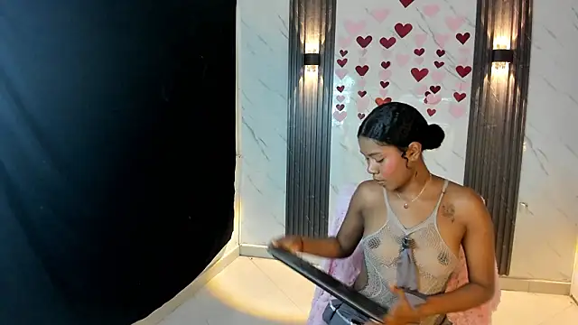 Snapshot of CaramelDesire chatting on February 26, 2026, 12:10 am CaramelDesire online show from February 26, 2026, 12:10 am