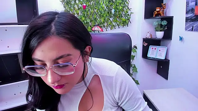 sophi hardd  online show from February 21, 2026, 4:20 pm