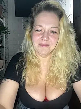 JenniferCarmen online show from April 5, 2026, 4:19 am