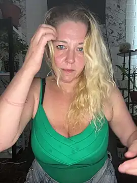 Snapshot of JenniferCarmen chatting on July 17, 2026, 3:26 am JenniferCarmen online show from July 17, 2026, 3:26 am