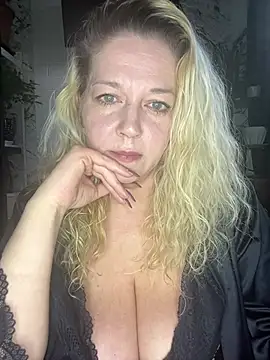 JenniferCarmen online show from April 6, 2026, 8:15 am