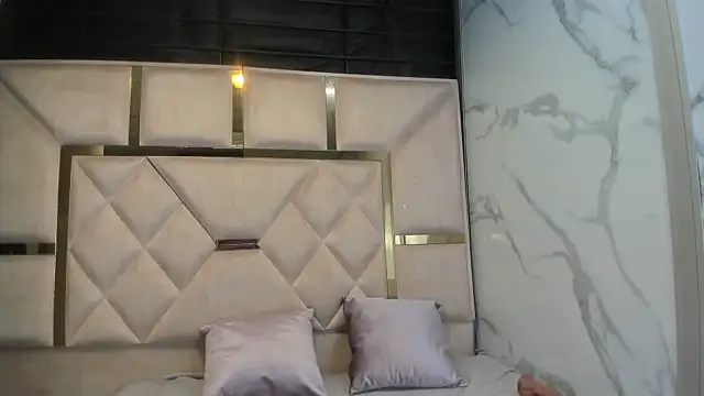 Snapshot of IssysLeBlanc chatting on January 18, 2026, 8:51 am IssysLeBlanc online show from January 18, 2026, 8:51 am