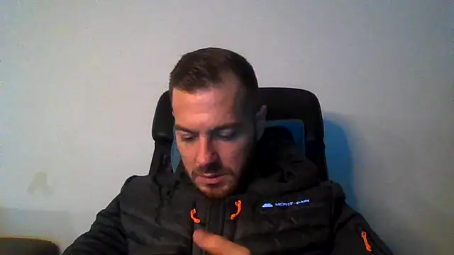 cheekycherryx online show from December 17, 2025, 2:05 am