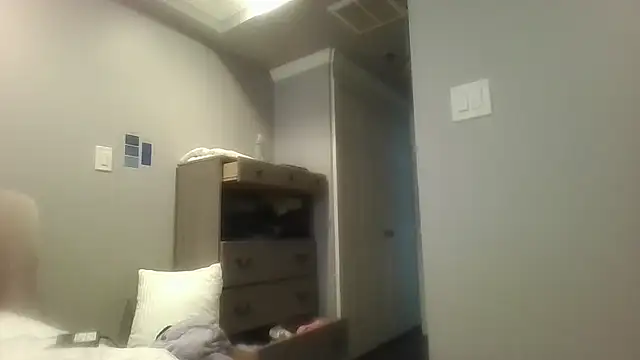 Snapshot of BeefyNcloudy chatting on December 15, 2025, 4:13 pm BeefyNcloudy online show from December 15, 2025, 4:13 pm