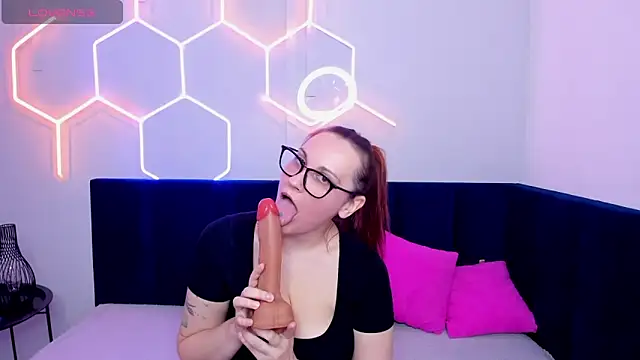 LisaAmoree online show from December 20, 2025, 8:39 am