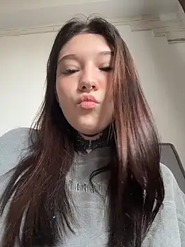 FionaMurr online show from April 9, 2026, 2:24 am