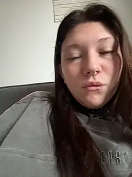 FionaMurr online show from April 14, 2026, 12:15 am